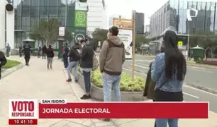 San Isidro: ciudadanos hacen colas a la espera de apertura de mesa de votación