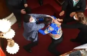 Escándalo en Bolivia: diputados se agarran a puñetes durante Asamblea Legislativa