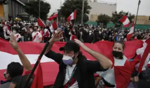 Cercado de Lima: policías y manifestantes se enfrentan en medio de bombas lacrimógenas