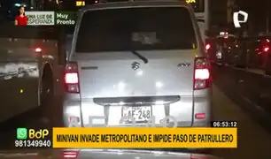 Miniván impide paso de patrullero e invade vía del Metropolitano