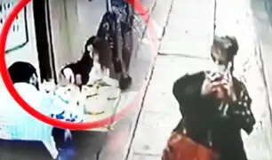 Miraflores: ladrona roba cartera de cliente en pollería