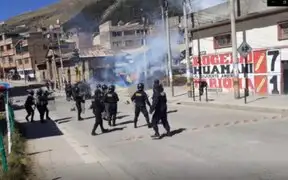 Huancavelica: policías y alumnos de la UNH se enfrentan durante protesta