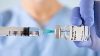 Gobierno descarta que demora en llegada de vacunas tenga que ver con salida de Béjar