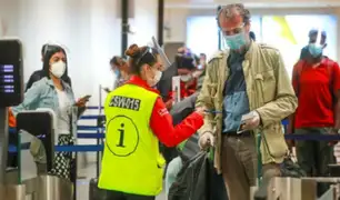 Dictan nuevas medidas sanitarias para los vuelos internacionales