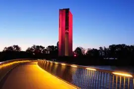 Emblemático edificio de Australia se iluminó con los colores de Perú
