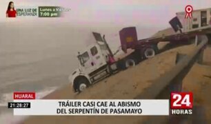 Huaral: trailer casi cae al abismo del serpentín de Pasamayo