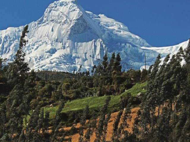 Bandera del Perú de 200 metros se flameará en la cima del Huascarán