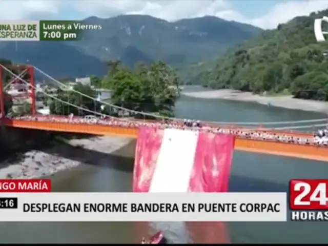 Tingo María: desplegan enorme bandera en puente Corpac