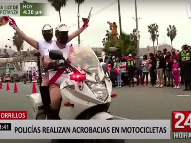 Policía motorizada realiza acrobacias durante celebraciones por el Bicentenario