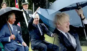 El paraguas de Boris Johnson: así fue el anecdótico momento que le sacó risas al príncipe Carlos