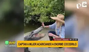 ¡Increíble! Captan a mujer acariciando a enorme cocodrilo como si fuera un cachorrito