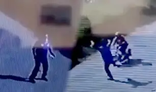 Hombre detiene huida de un delincuente con potente ‘patada voladora’