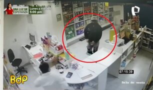 Comas: ladrón asalta farmacia a punta de pistola en cuestión de segundos