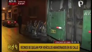 Cercado de Lima: vehículos permanecen destrozados y abandonados en plena vía pública