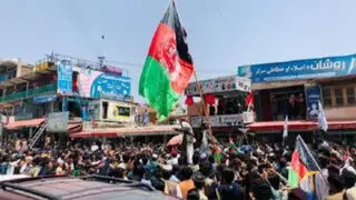 Afganistán: talibanes reprimen con disparos manifestación por la bandera tricolor