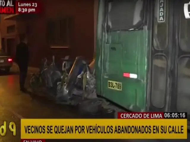 Cercado de Lima: vehículos permanecen destrozados y abandonados en plena vía pública