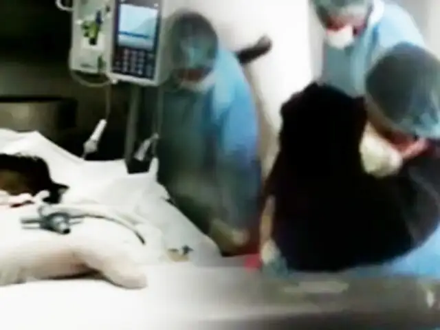 Pánico en Ascensor: enfermeras y paciente quedan atrapados por falla mecánica