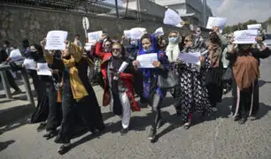 Talibanes dispersan a balazos protesta de mujeres que exigía al nuevo gobierno respeto a sus derechos