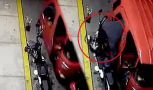 SJM: cámara capta a delincuente robando scooter eléctrico