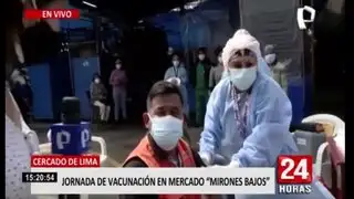 Cercado Lima: vacunan a comerciantes y compradores de mercado Mirones Bajo contra la COVID-19