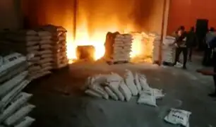 SJL: reportan incendio en un depósito de telas