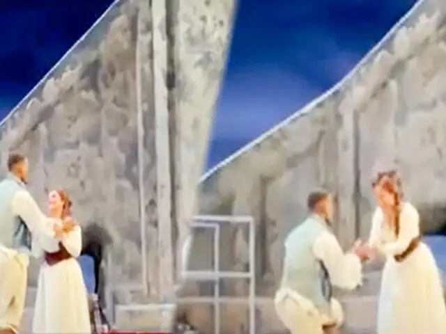 Cantante de ópera recibe romántica propuesta matrimonial durante la obra