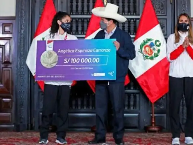 Angélica Espinoza recibió reconocimiento económico por el IPD