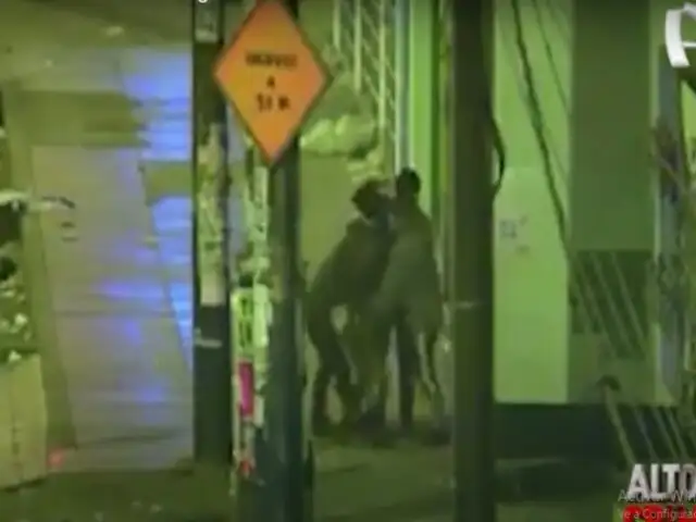 Ate Vitarte:  cámaras de seguridad registran asaltos y robos al paso a peatones