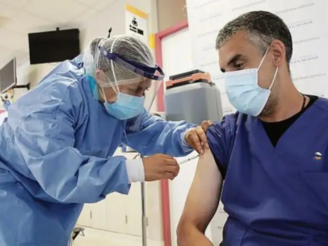 EsSalud: más de 17 mil profesionales de la salud ya recibieron tercera dosis en Lima y Callao