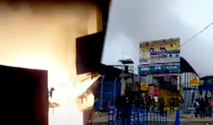 Incendio en 'Unicachi': comerciantes preocupados por aparición de humo negro en el lugar