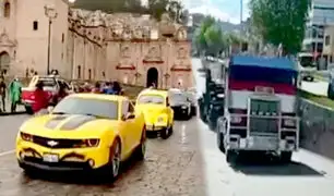Optimus Prime y Bumblebee se pasean por la ciudad y sorprenden a cusqueños