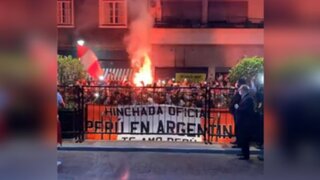 Perú vs Argentina: realizaron 'banderazo' blanquirrojo fuera de hotel de concentración