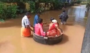 India: novios llegaron a su boda flotando en una olla gigante por inundaciones