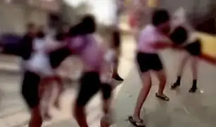 Tumbes: graban a dos adolescentes golpeándose en la calle después de clases