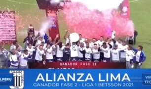 Alianza Lima recibió el trofeo de Ganador de la Fase II de la Liga 1: "¡Dale campeón!"