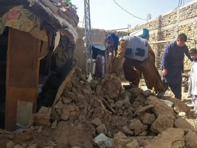 Pakistán: al menos 20 muertos y 300 heridos tras sismo de magnitud 5.9