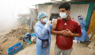 VMT: brigadas recorren casa por casa para vacunar contra el coronavirus a vecinos de las zonas altas