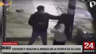 ¡INDIGNANTE! Ladrón golpea y asalta a amigas en la puerta de su casa