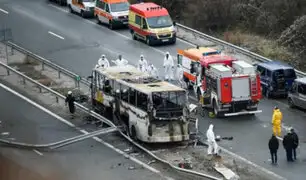 Bulgaria: al menos 46 personas murieron al incendiarse un autobús en plena carretera