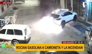 Los Olivos: presuntos extorsionadores rocían gasolina a camioneta y la incendian