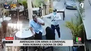Dentro de restaurante: delincuente encañona a comensal para robarle su cadena de oro