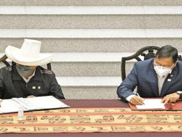 Presidente Castillo firmó acuerdos con Bolivia para masificar el gas natural