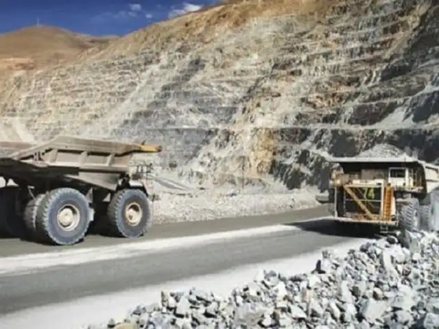 Acciones de minera Hochschild se desploman 50 % tras eventual cierre de minas