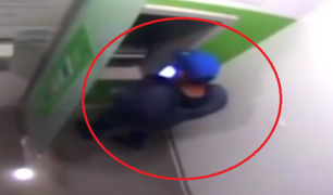 ¡Atención! Delincuentes colocan dispositivos en cajeros automáticos para robar billetes