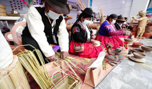 Artesanos de todo el país ofrecen productos en Feria Hecho a Mano en el Ministerio de cultura