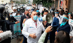 Médicos del Seguro Social en paro nacional por posible unificación de EsSalud y el Minsa