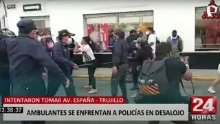 Trujillo: ambulantes se enfrentan a policías y serenos durante desalojo