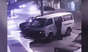 Breña: captan a delincuentes empujando vehículo para robárselo