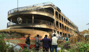 Impactantes imágenes: más de 40 muertos y 90 heridos deja incendio de ferri en Bangladesh