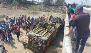 Lambayeque: un muerto y más de 40 heridos graves deja caída de ómnibus de un puente